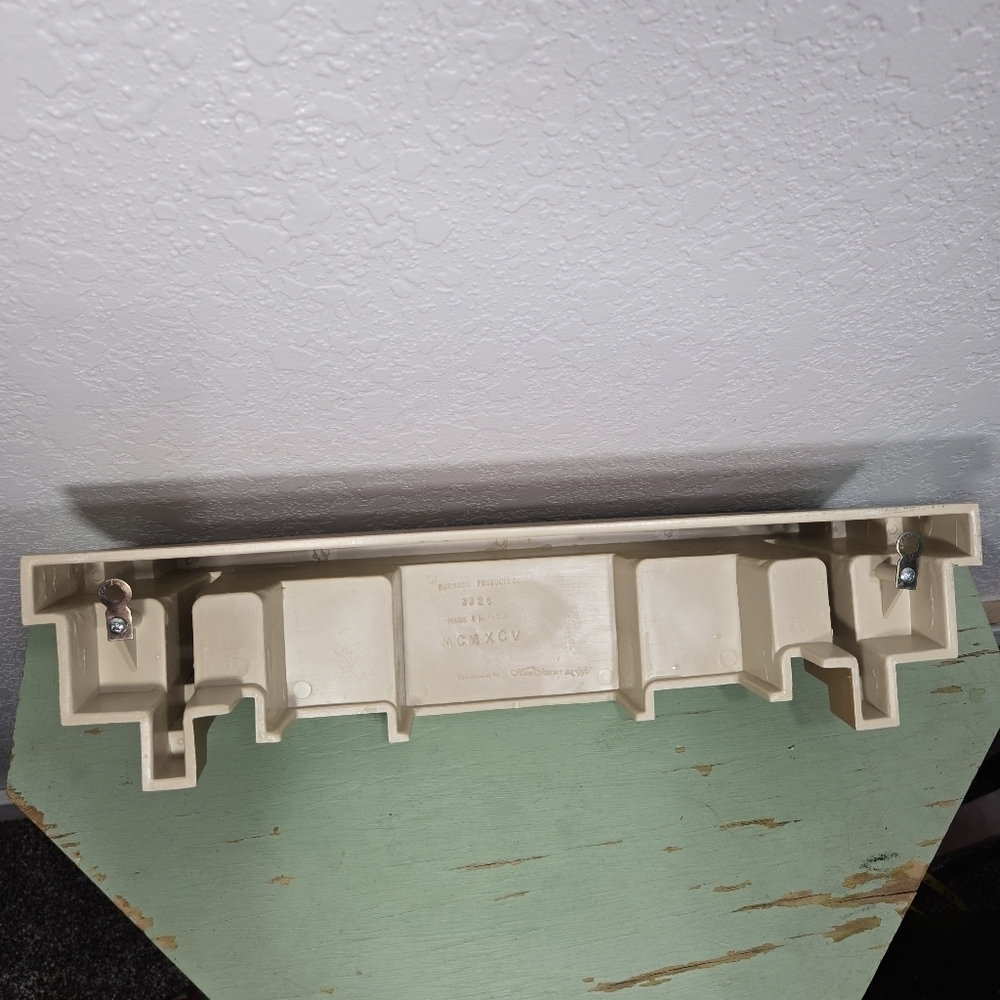 Southwestern Burwood 90s Plastic Decor Set - Wall Shelf, Sconces, Wall Pockets - Picture 3 of 9